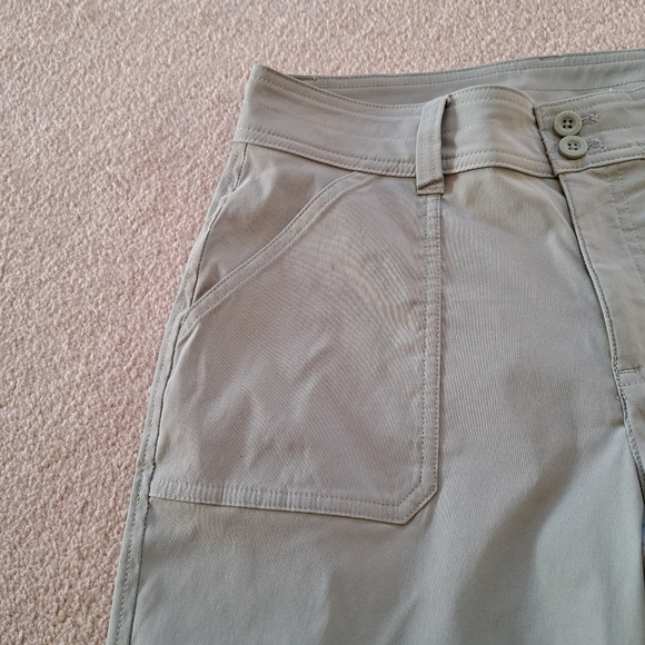 Eddie Bauer Bermuda Shorts Women's Size 4 Green Rolled Hem Neutral Shorts - Picture 4 of 11